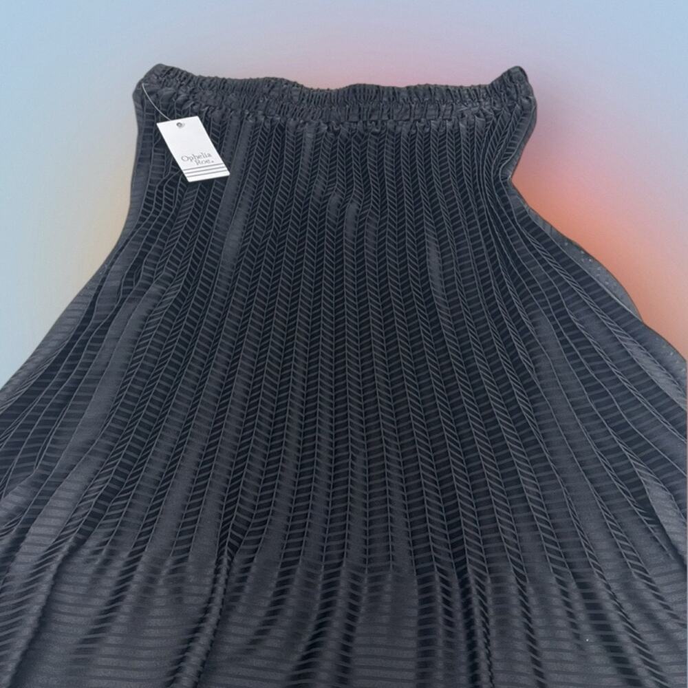 Elegant Black Pleated Satin Skirt Women’s Large - Picture 2 of 3